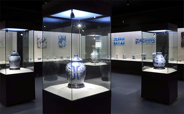 信达展柜分享定制博物馆文物展示柜需要注意的五大要素