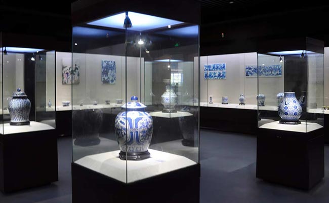 青海民族博物馆项目定制展柜