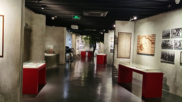 中国工农红军长征石铺纪念馆展柜