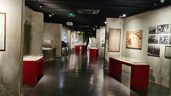 中国工农红军长征石铺纪念馆展柜