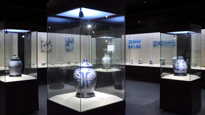 信达展柜分享定制博物馆文物展示柜需要注意的五大要素