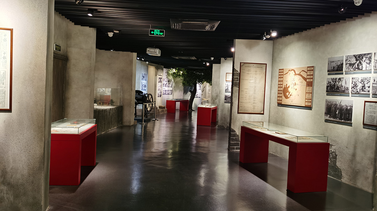 中国工农红军长征石铺纪念馆展柜
