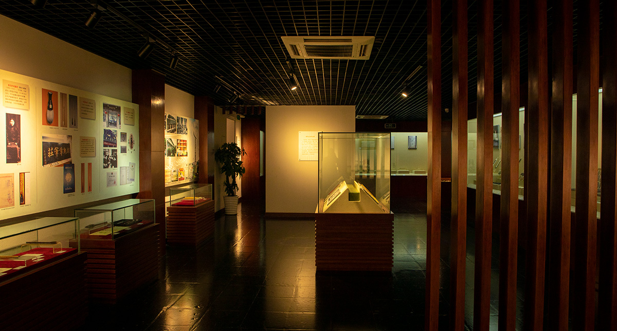 洛阳技术学院马金凤博物馆展柜