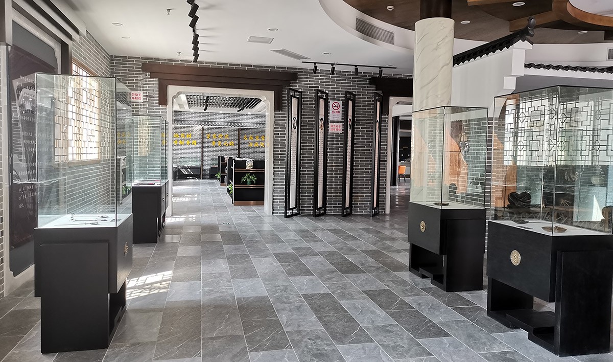 纪念馆展柜2