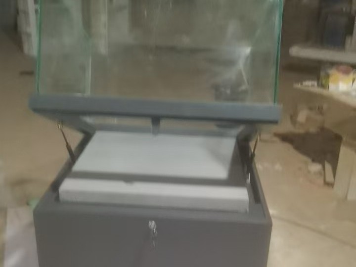 任弻时纪念馆文物柜