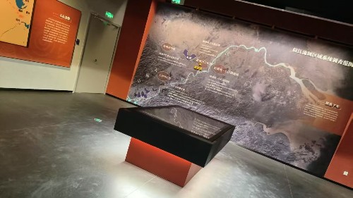 安徽凌家滩遗址博物馆触摸屏文物展柜落地实拍